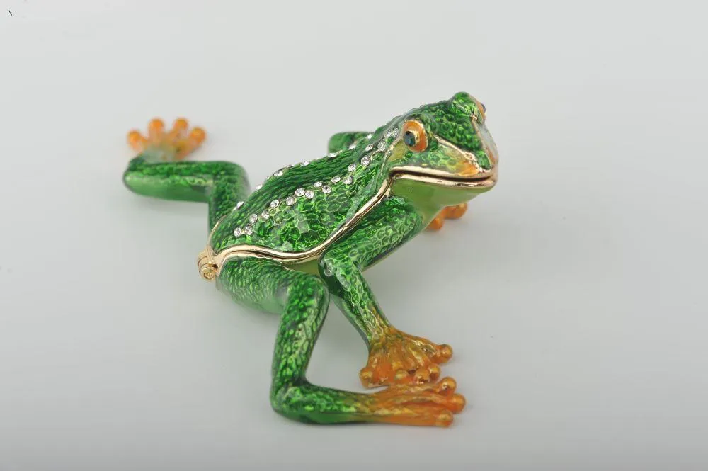 Flexible Green Frog